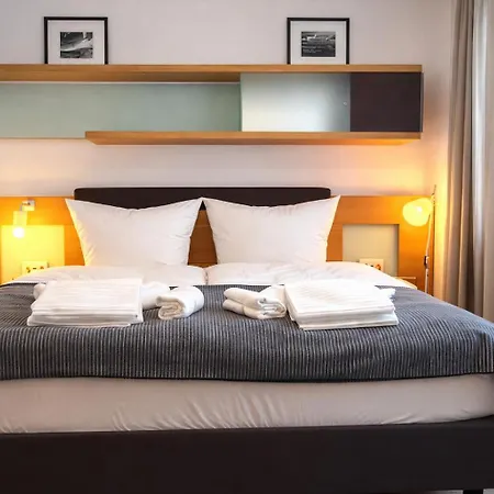 Check-inn - Free Parking Hotel