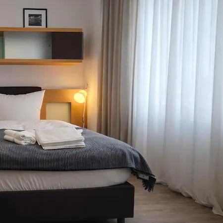 Check-inn - Free Parking 호텔 3*